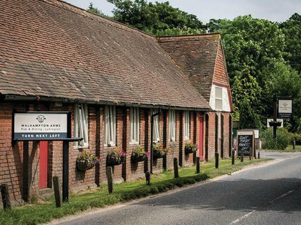 Bed and Breakfast The Walhampton Arms Лимингтон Экстерьер фото